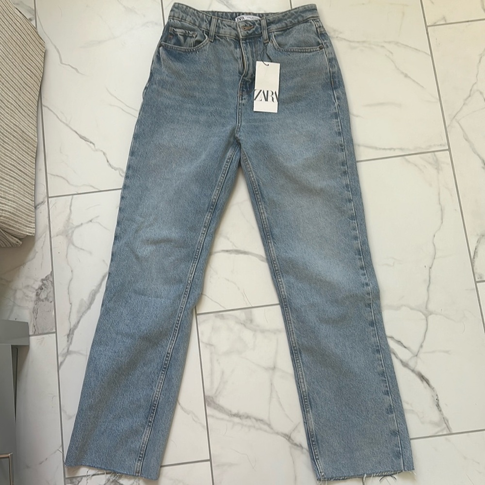 Zara denim. New with tag!!!
HIGH RISE Z1975 STRAIGHT LEG JEANS
